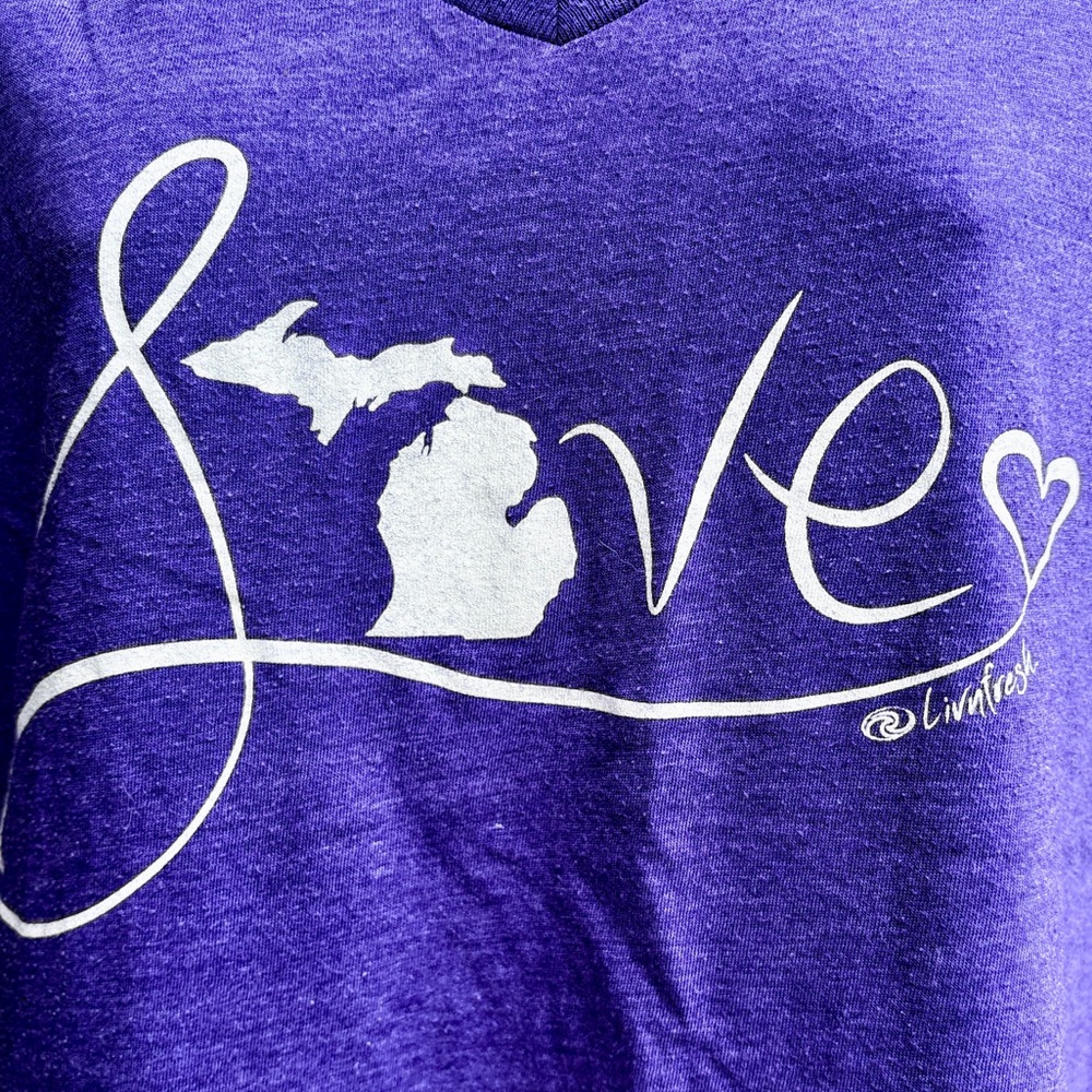 Love MICHIGAN shirt XL